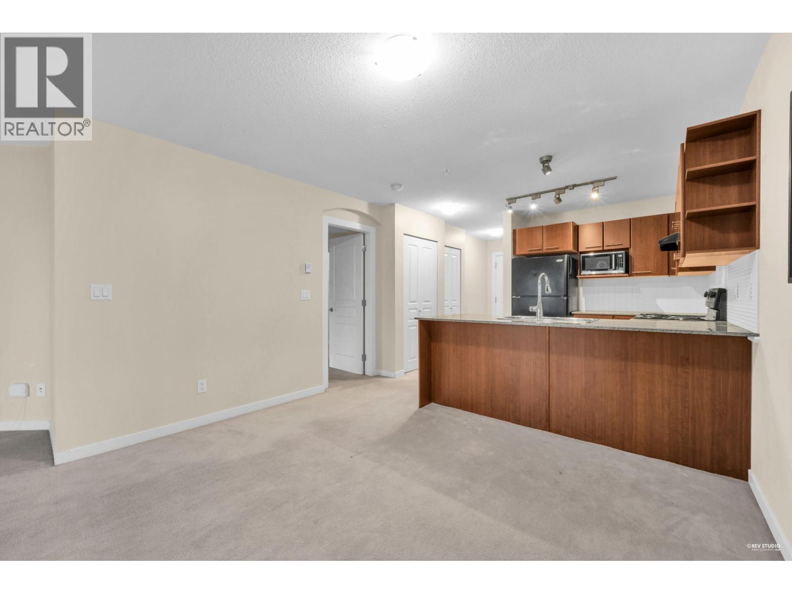 319 4768 Brentwood Place, Burnaby, British Columbia  V5C 0C7 - Photo 4 - R3102447