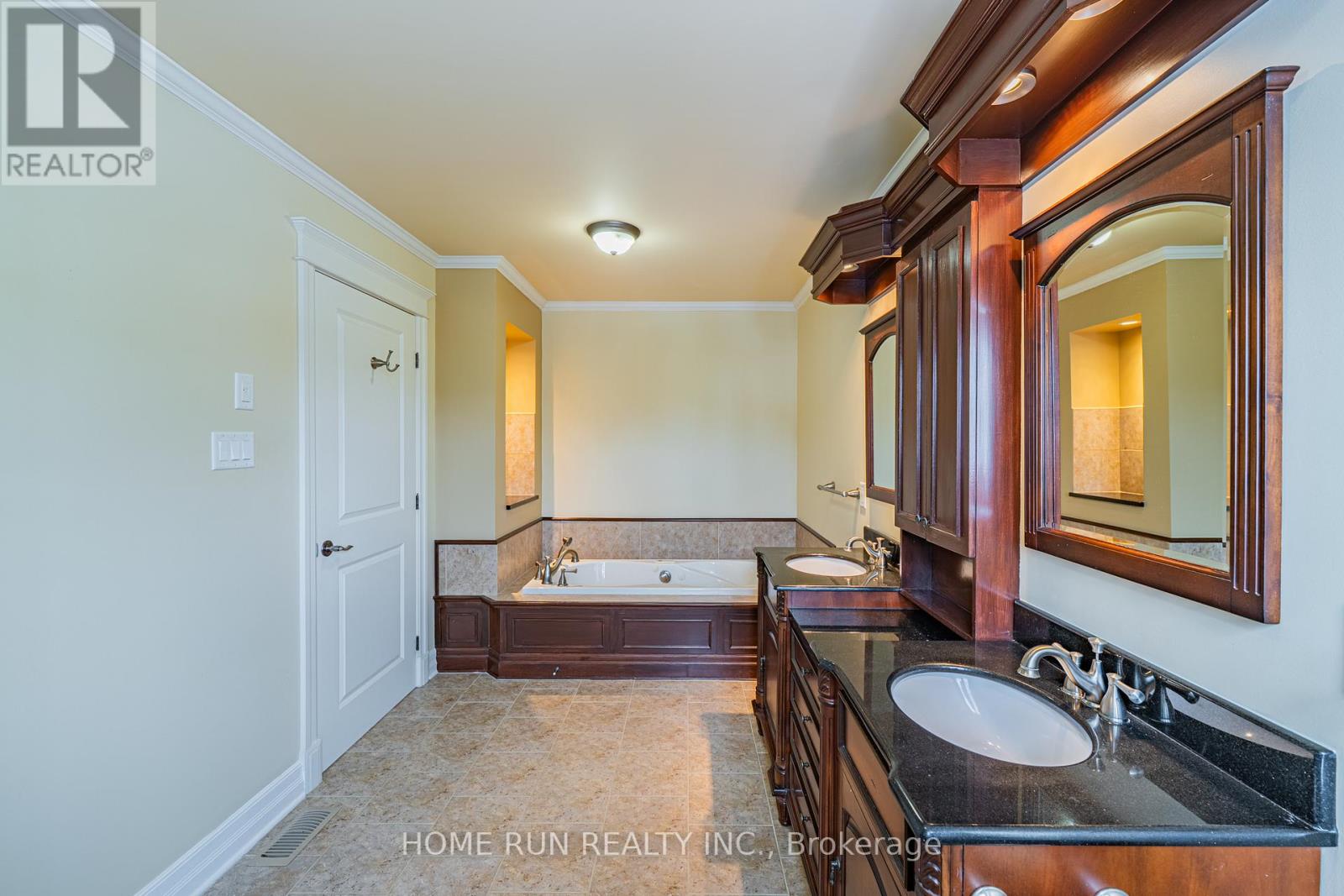 546 Kochar Drive, Ottawa, Ontario  K2C 4H3 - Photo 39 - X12912488