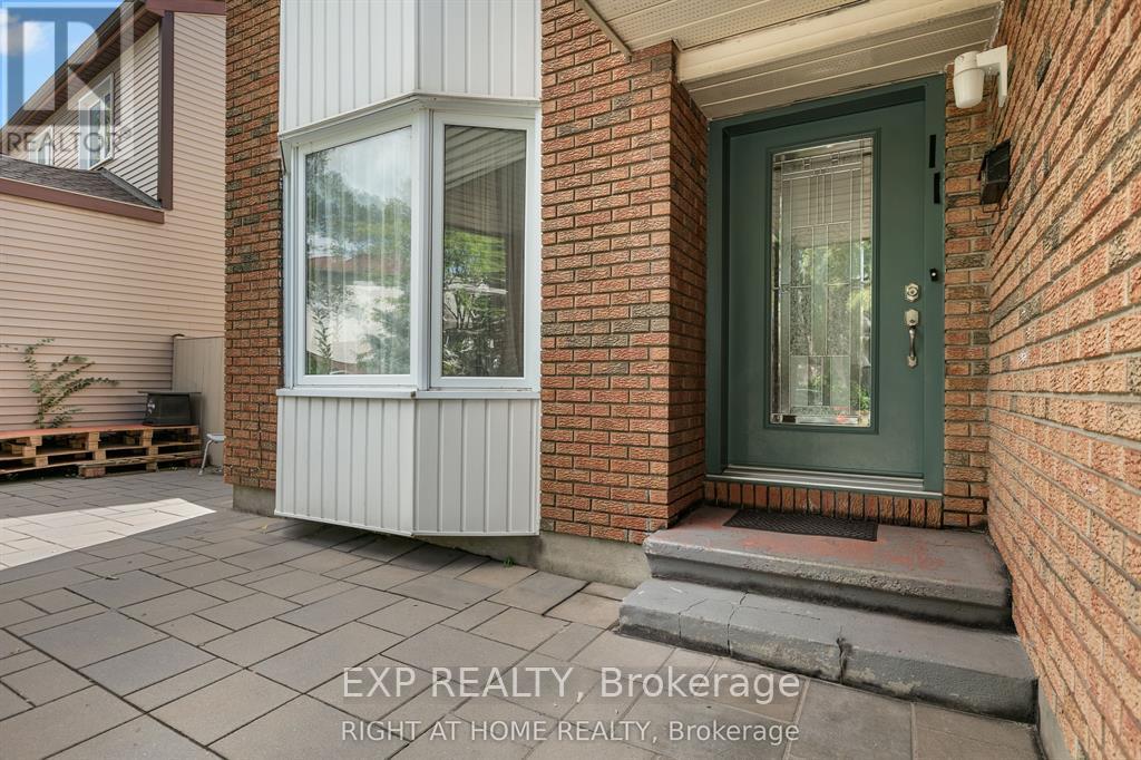 3142 Dumaurier Avenue E, Ottawa, Ontario  K2B 8R1 - Photo 3 - X12912522