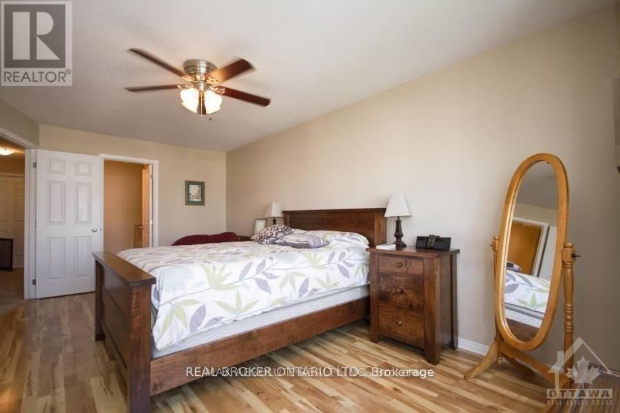 615 Pepperville Crescent, Ottawa, Ontario  K2M 0E8 - Photo 10 - X12912554