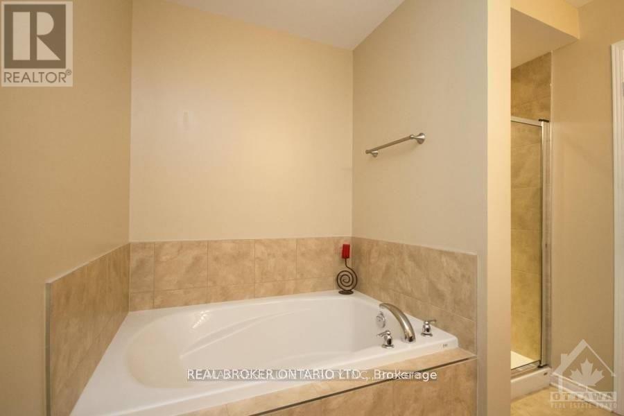 615 Pepperville Crescent, Ottawa, Ontario  K2M 0E8 - Photo 12 - X12912554