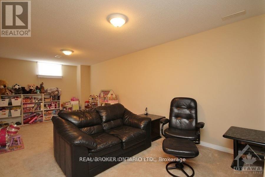 615 Pepperville Crescent, Ottawa, Ontario  K2M 0E8 - Photo 15 - X12912554