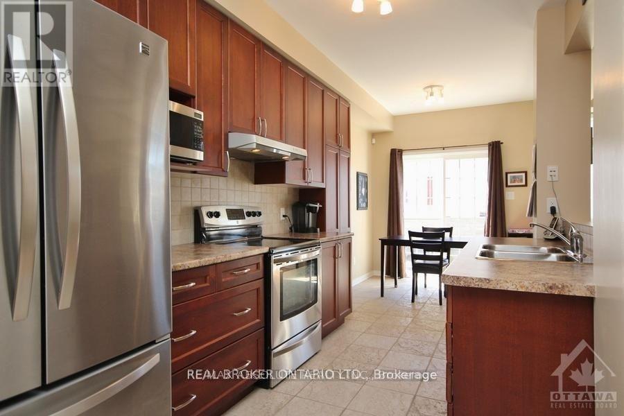 615 Pepperville Crescent, Ottawa, Ontario  K2M 0E8 - Photo 2 - X12912554