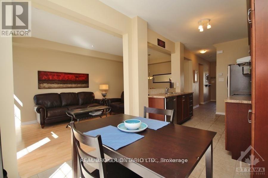 615 Pepperville Crescent, Ottawa, Ontario  K2M 0E8 - Photo 4 - X12912554