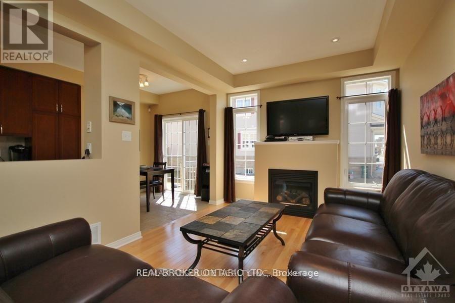 615 Pepperville Crescent, Ottawa, Ontario  K2M 0E8 - Photo 6 - X12912554