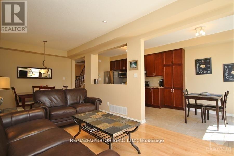 615 Pepperville Crescent, Ottawa, Ontario  K2M 0E8 - Photo 7 - X12912554