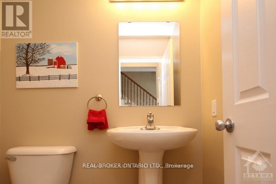 615 Pepperville Crescent, Ottawa, Ontario  K2M 0E8 - Photo 8 - X12912554