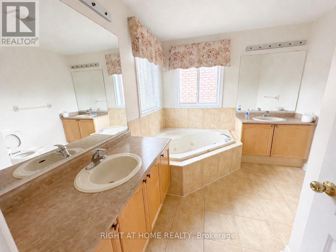 31 Acara Court, Toronto, Ontario  M1T 3W9 - Photo 11 - E12910686