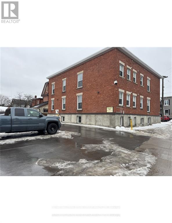 3 - 135 Concord Street S, Ottawa, Ontario  K1S 0Z3 - Photo 12 - X12912306