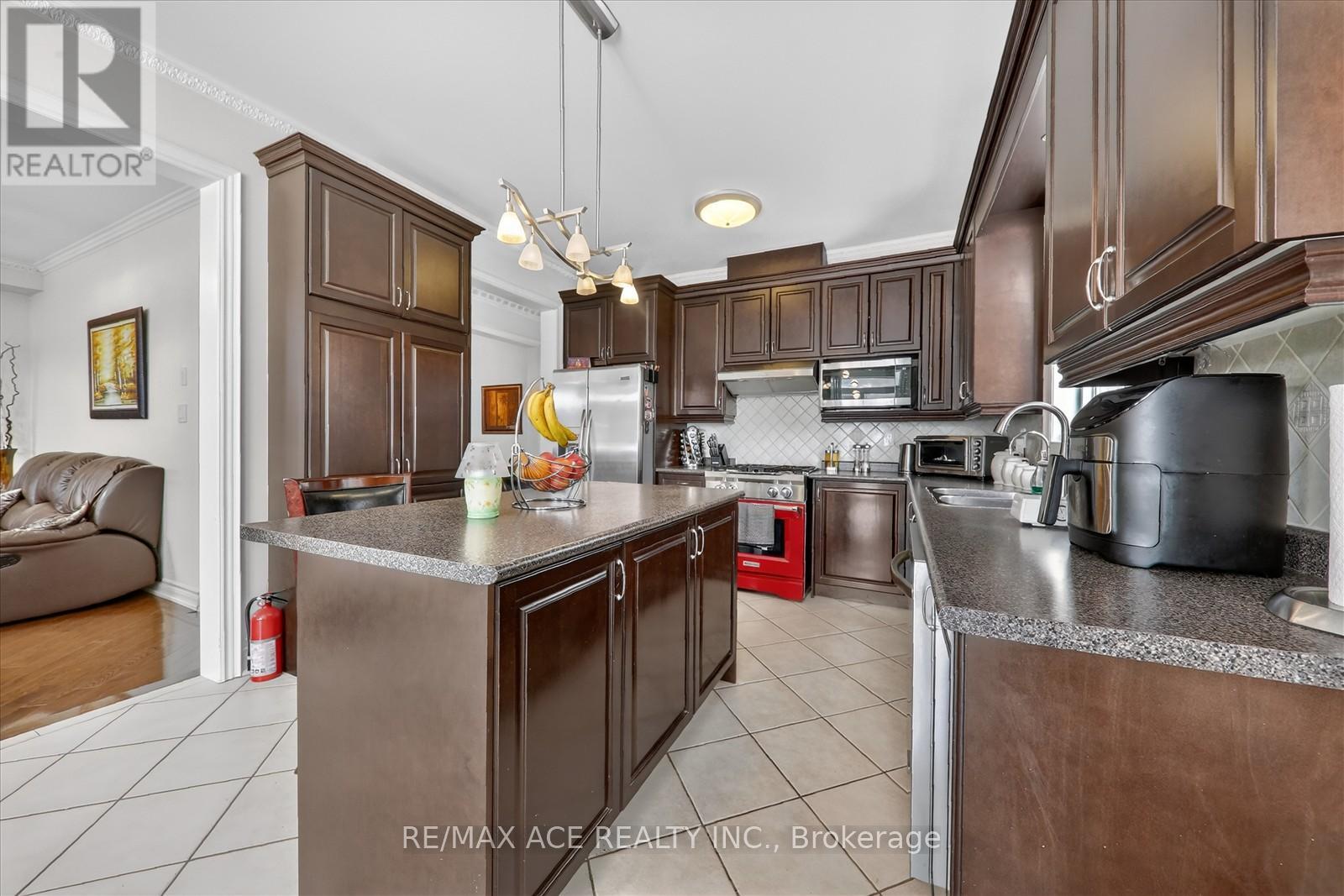 149 Riverwalk Drive, Markham, Ontario  L6B 0E2 - Photo 17 - N12912526