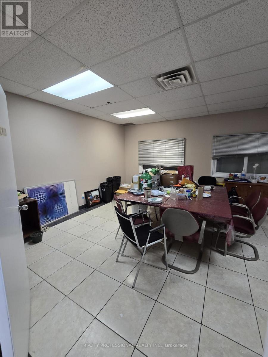 2975 Drew Road, Mississauga, Ontario  L4T 0A1 - Photo 5 - W12912490