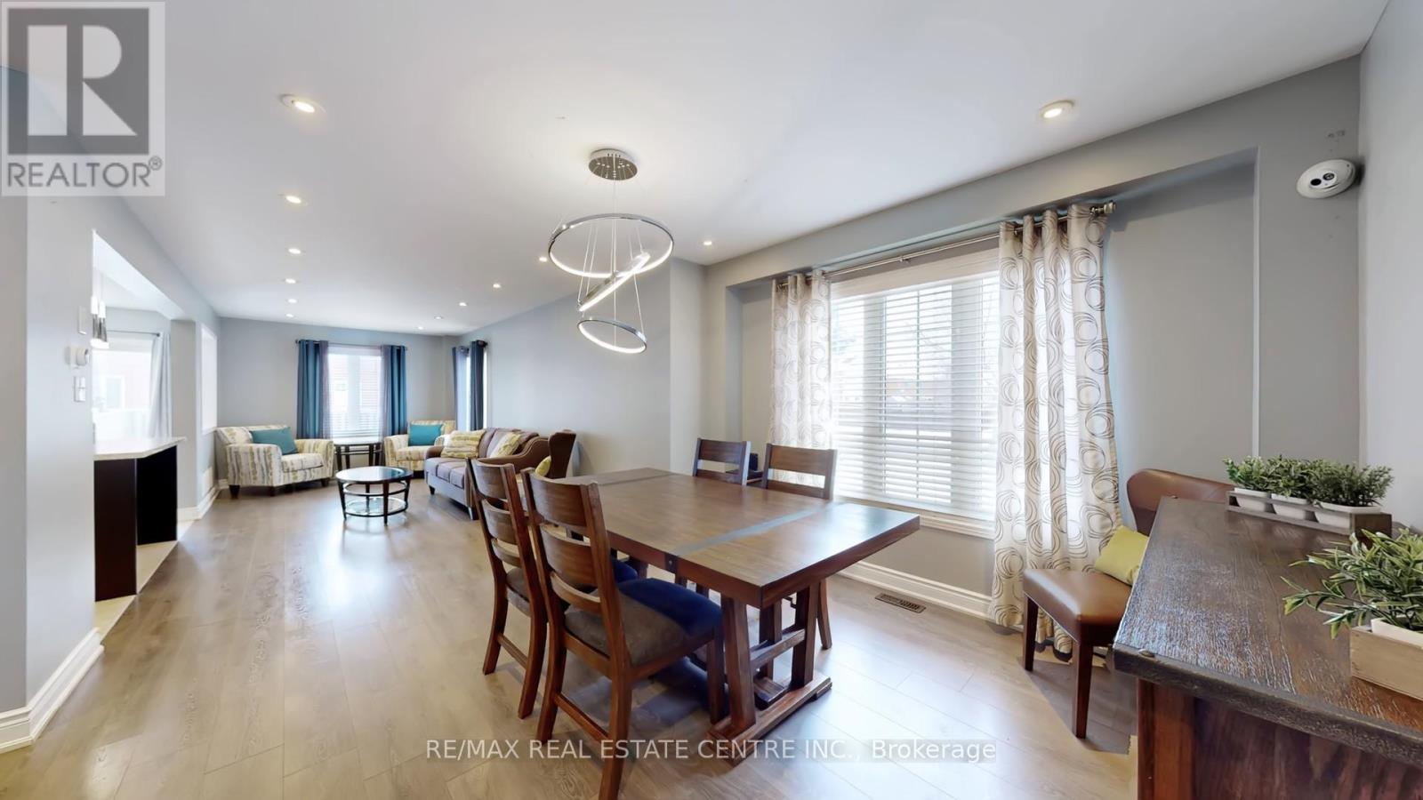 3941 Stardust Drive, Mississauga, Ontario  L5M 8A4 - Photo 11 - W12912502