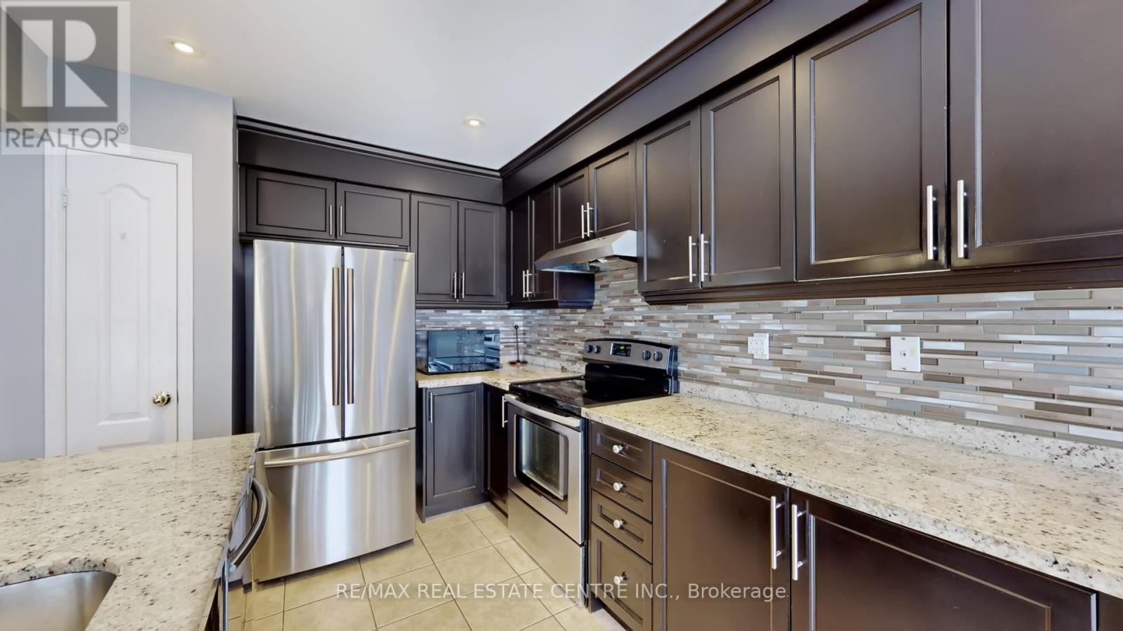 3941 Stardust Drive, Mississauga, Ontario  L5M 8A4 - Photo 14 - W12912502