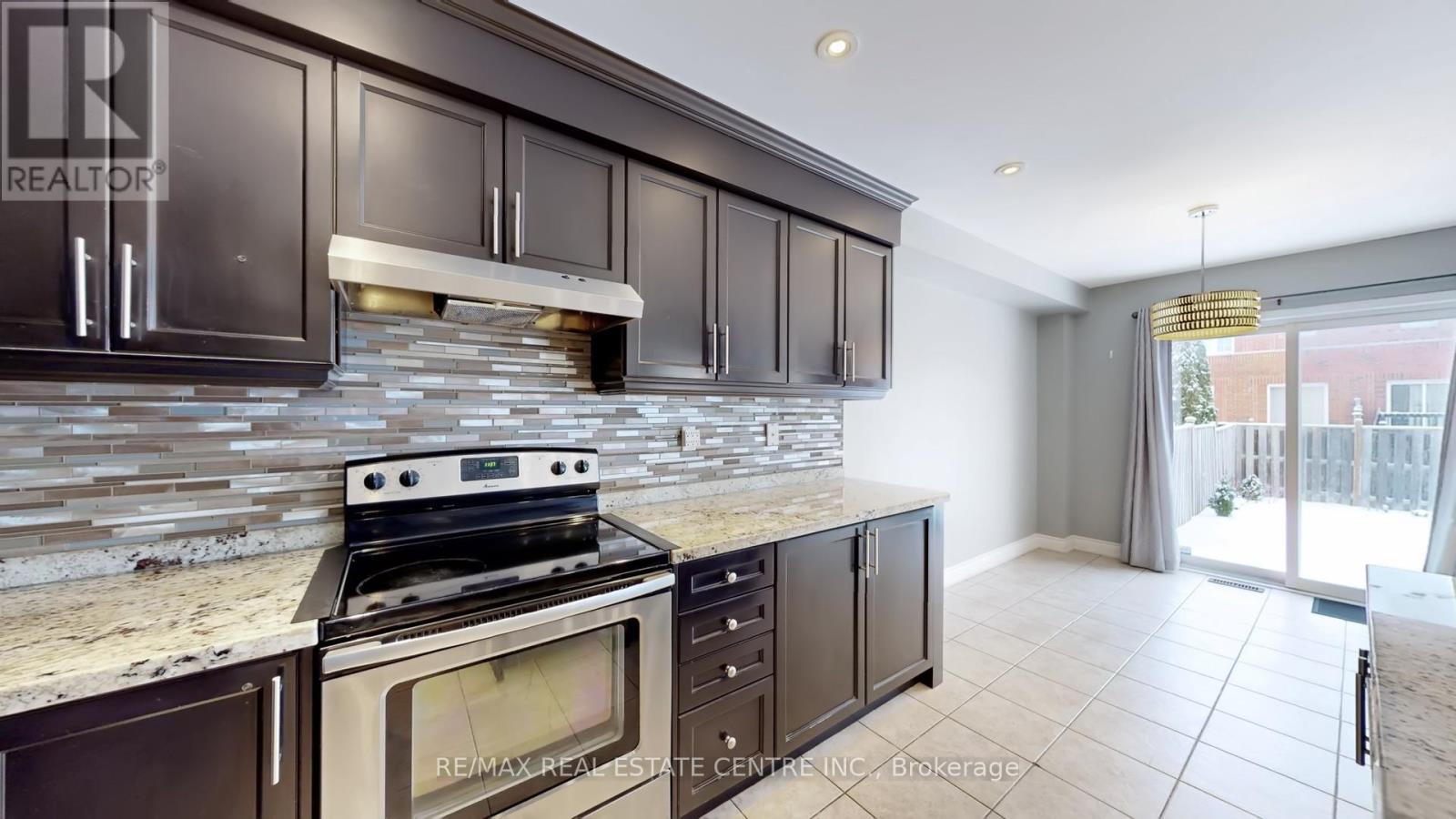 3941 Stardust Drive, Mississauga, Ontario  L5M 8A4 - Photo 15 - W12912502