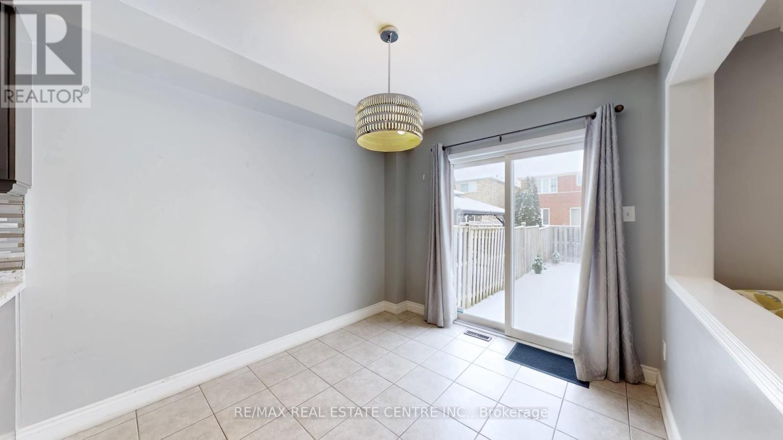 3941 Stardust Drive, Mississauga, Ontario  L5M 8A4 - Photo 16 - W12912502