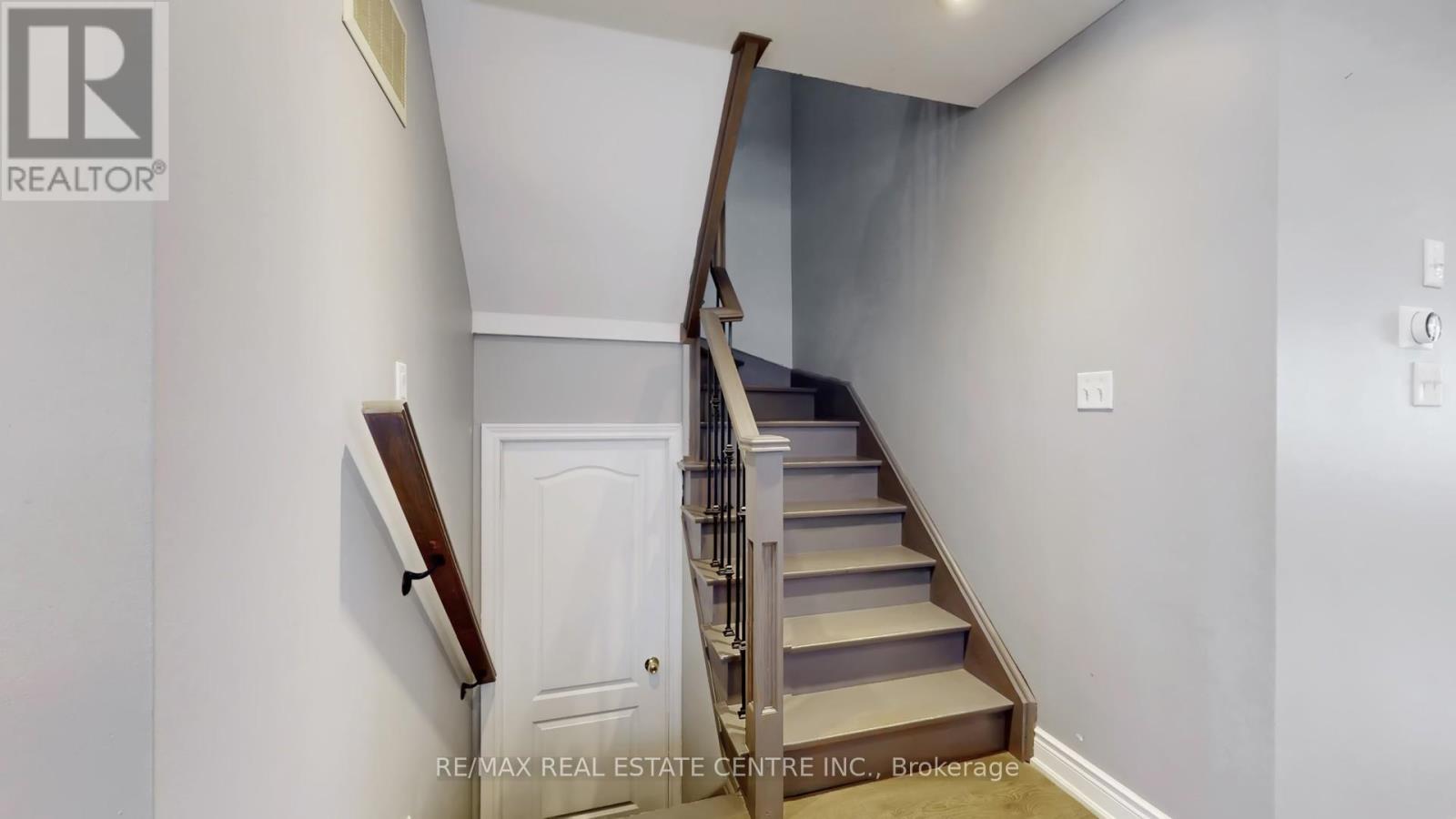 3941 Stardust Drive, Mississauga, Ontario  L5M 8A4 - Photo 24 - W12912502