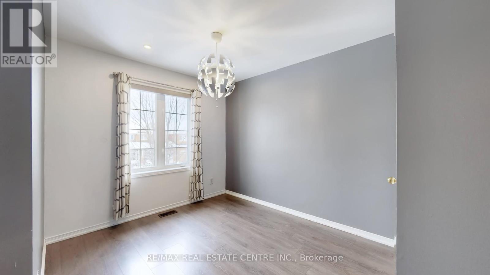 3941 Stardust Drive, Mississauga, Ontario  L5M 8A4 - Photo 37 - W12912502