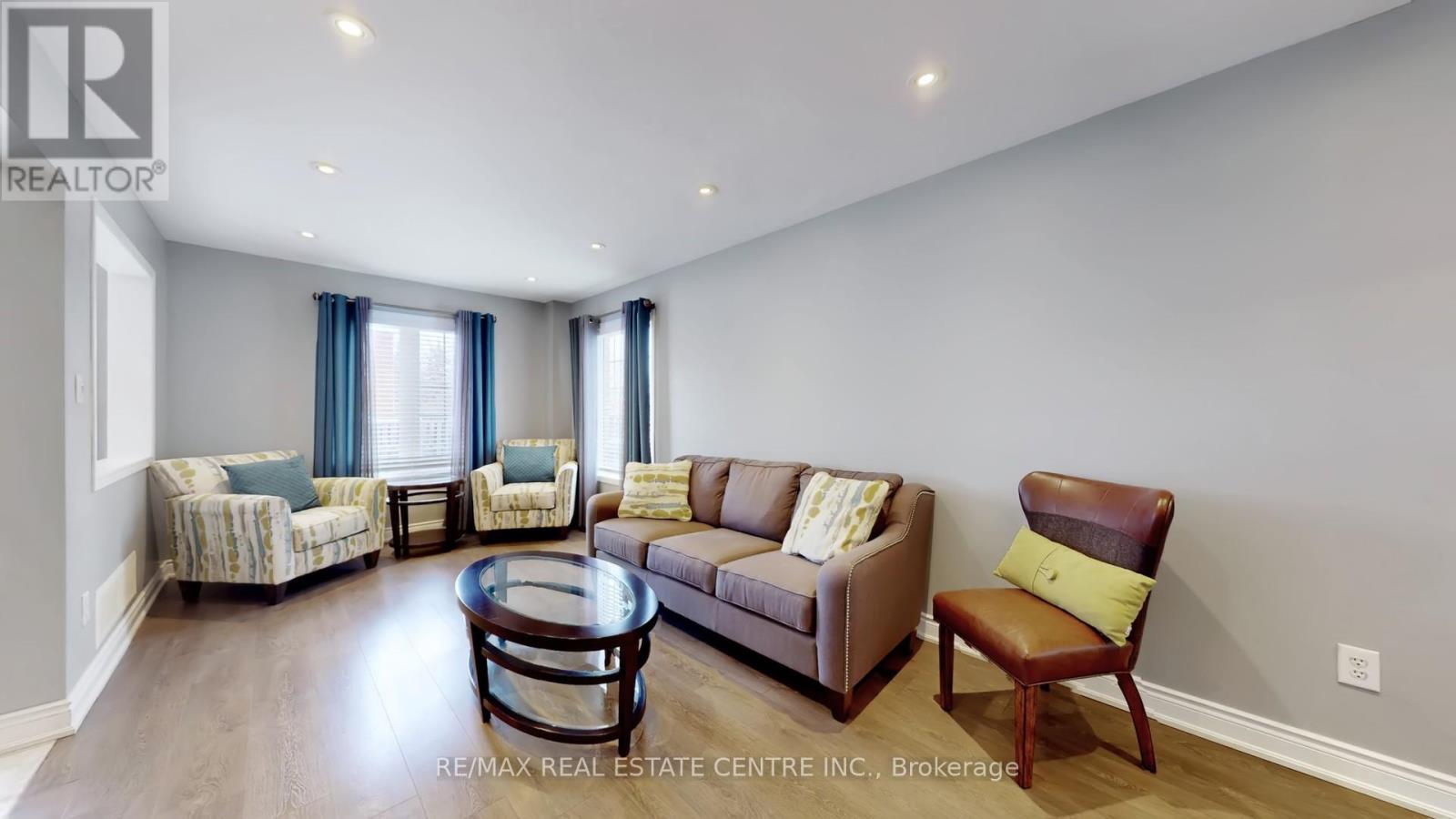 3941 Stardust Drive, Mississauga, Ontario  L5M 8A4 - Photo 6 - W12912502