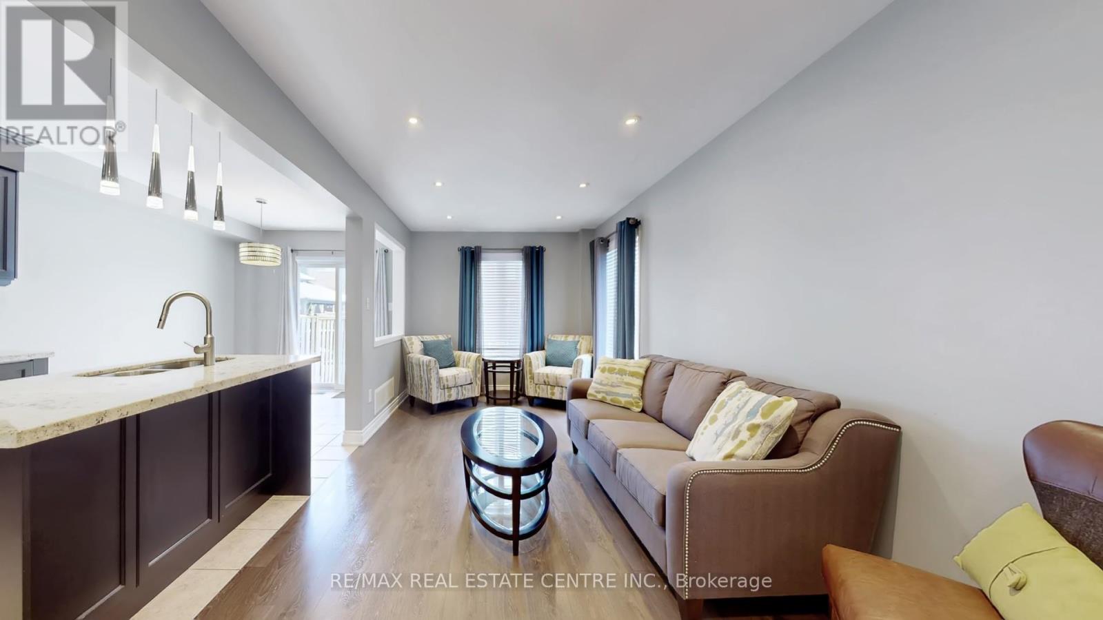 3941 Stardust Drive, Mississauga, Ontario  L5M 8A4 - Photo 7 - W12912502