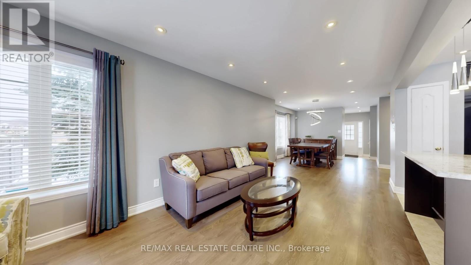 3941 Stardust Drive, Mississauga, Ontario  L5M 8A4 - Photo 8 - W12912502