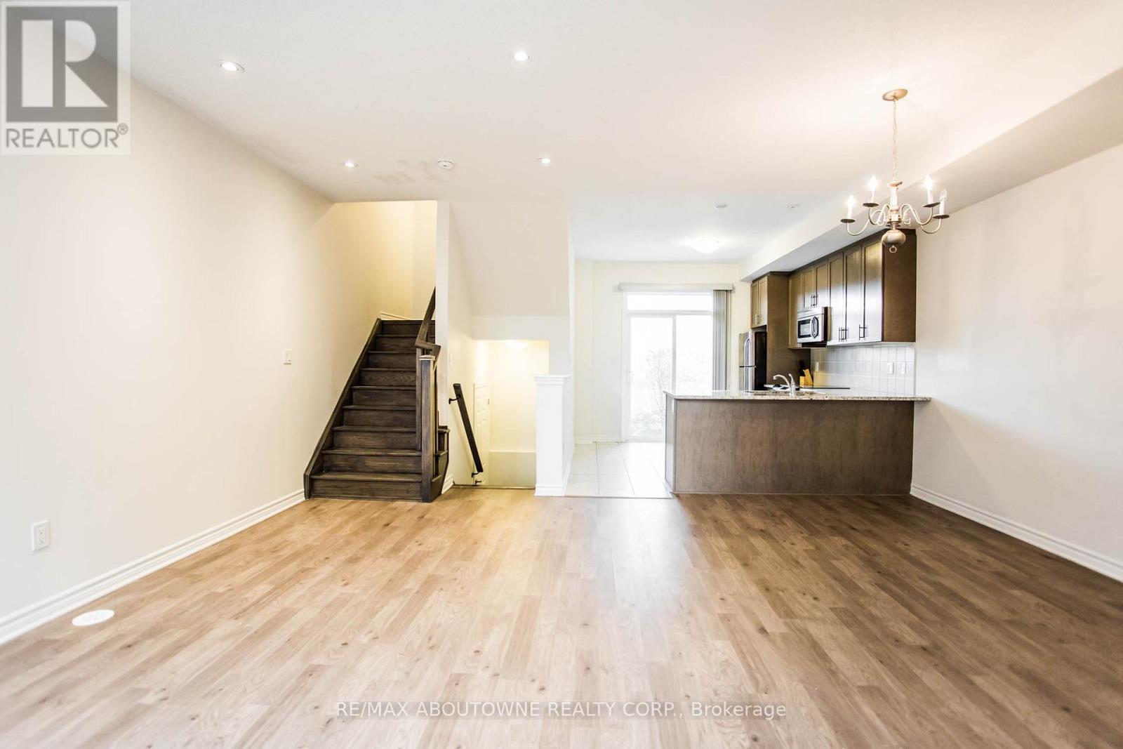36 - 636 Evans Avenue, Toronto (Alderwood), Ontario  M8W 2W6 - Photo 4 - W12912530