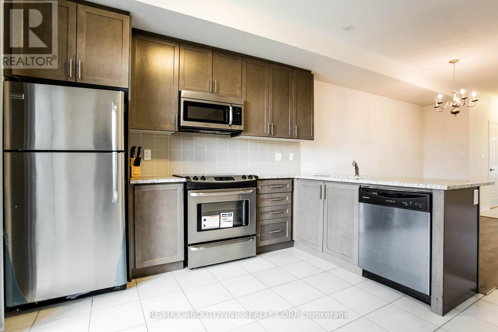 36 - 636 Evans Avenue, Toronto (Alderwood), Ontario  M8W 2W6 - Photo 5 - W12912530