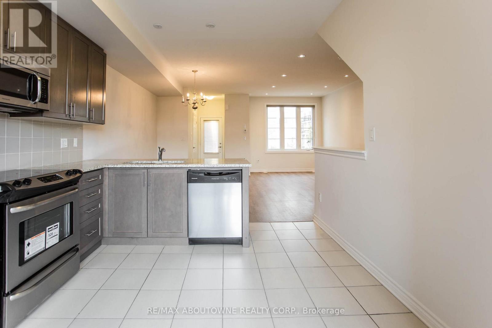 36 - 636 Evans Avenue, Toronto (Alderwood), Ontario  M8W 2W6 - Photo 7 - W12912530