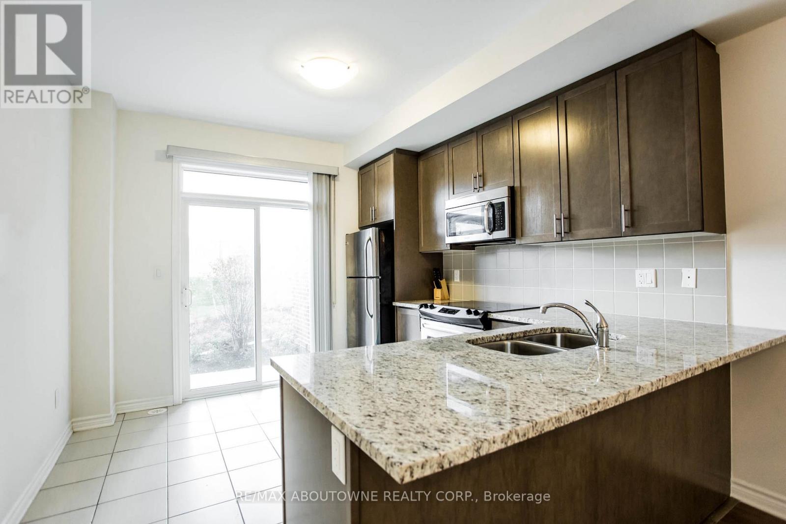 36 - 636 Evans Avenue, Toronto (Alderwood), Ontario  M8W 2W6 - Photo 8 - W12912530