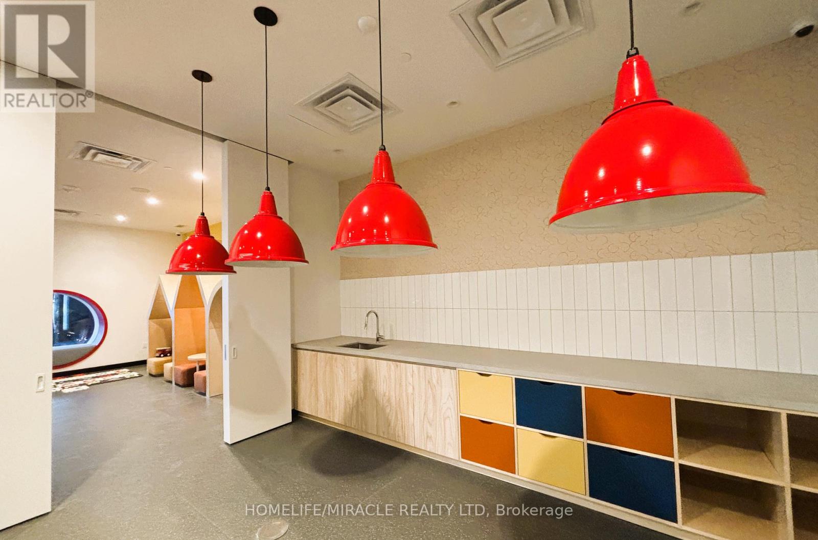 519 - 689 The Queensway, Toronto, Ontario  M8Y 0C8 - Photo 19 - W12912538