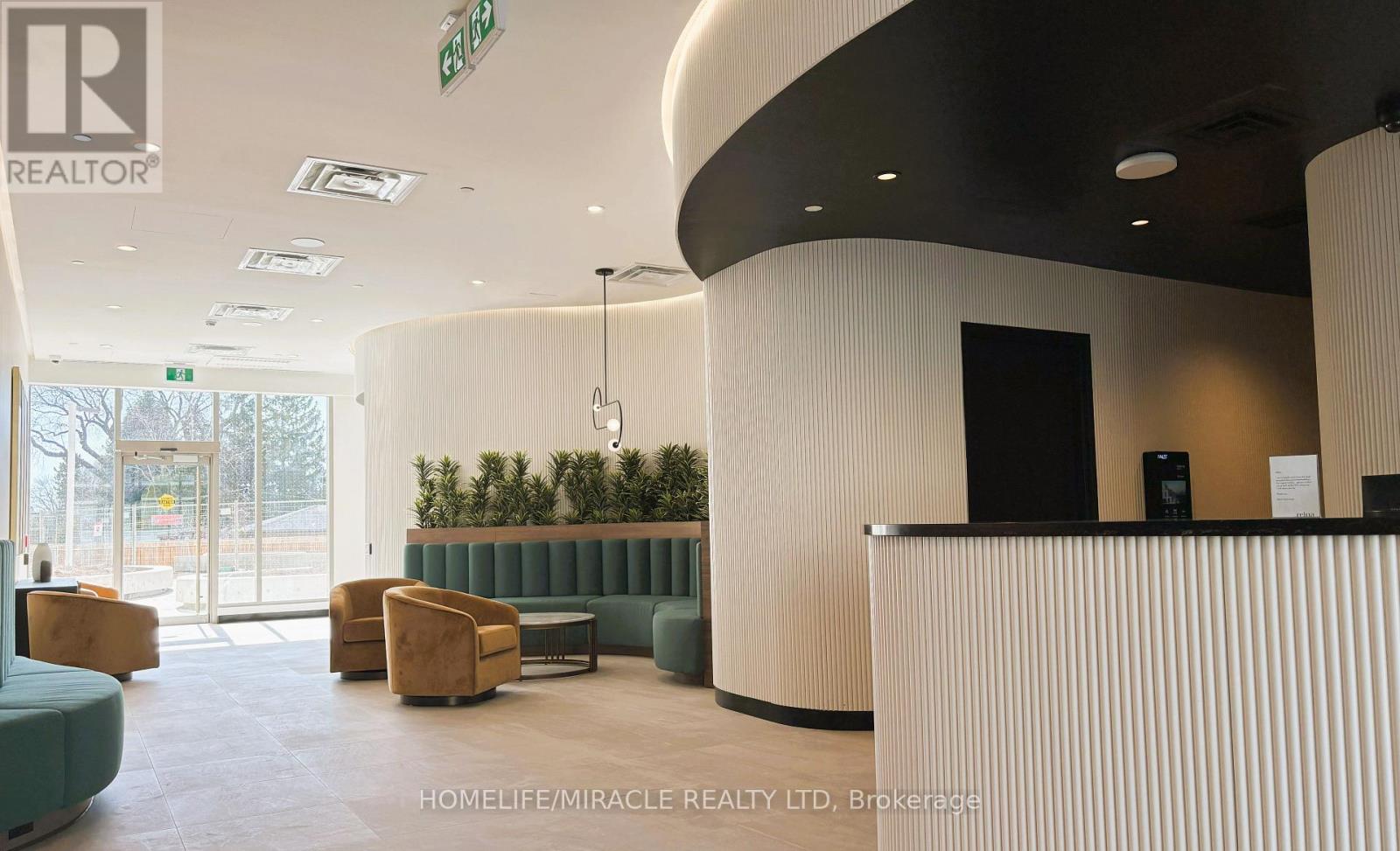 519 - 689 The Queensway, Toronto, Ontario  M8Y 0C8 - Photo 2 - W12912538