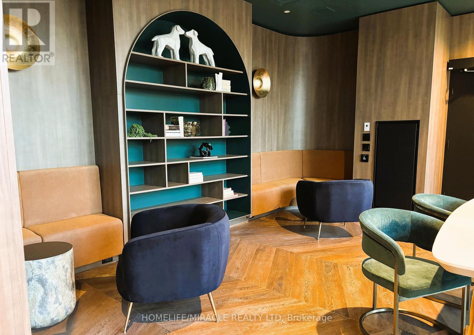 519 - 689 The Queensway, Toronto, Ontario  M8Y 0C8 - Photo 3 - W12912538