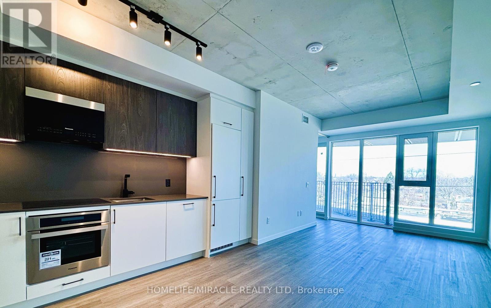 519 - 689 The Queensway, Toronto, Ontario  M8Y 0C8 - Photo 4 - W12912538