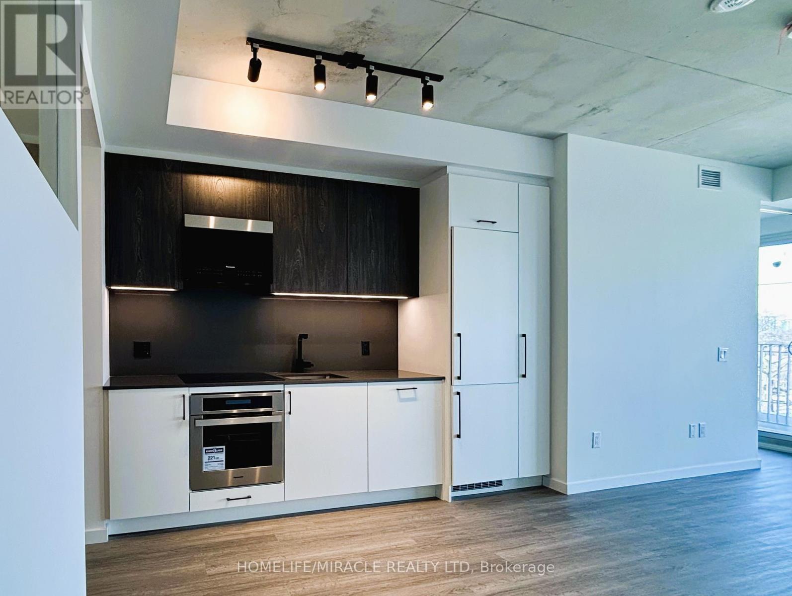 519 - 689 The Queensway, Toronto, Ontario  M8Y 0C8 - Photo 6 - W12912538