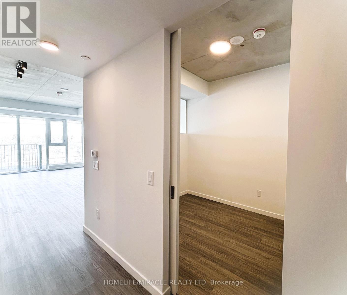 519 - 689 The Queensway, Toronto, Ontario  M8Y 0C8 - Photo 8 - W12912538