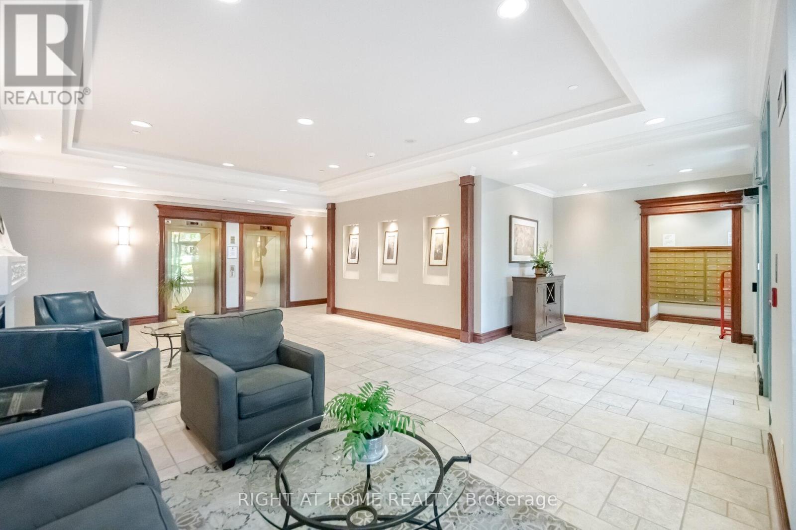 1211 - 2545 Erin Centre Boulevard, Mississauga, Ontario  L5M 6Z9 - Photo 4 - W12912552