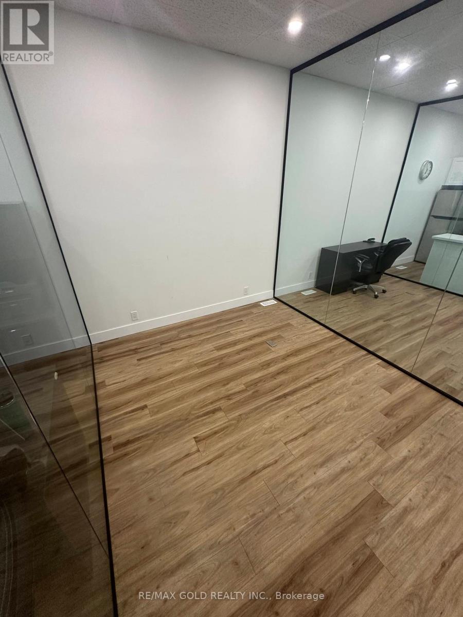 2 - 136 Guelph Street, Halton Hills (Georgetown), Ontario  L7G 4A1 - Photo 3 - W12912556