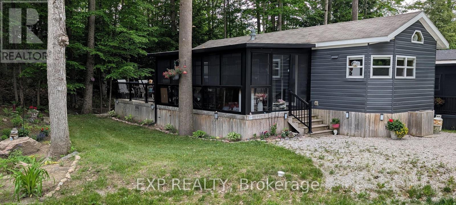 1082 Shamrock Marina Road, Gravenhurst, Ontario  P0E 1N0 - Photo 2 - X12912534