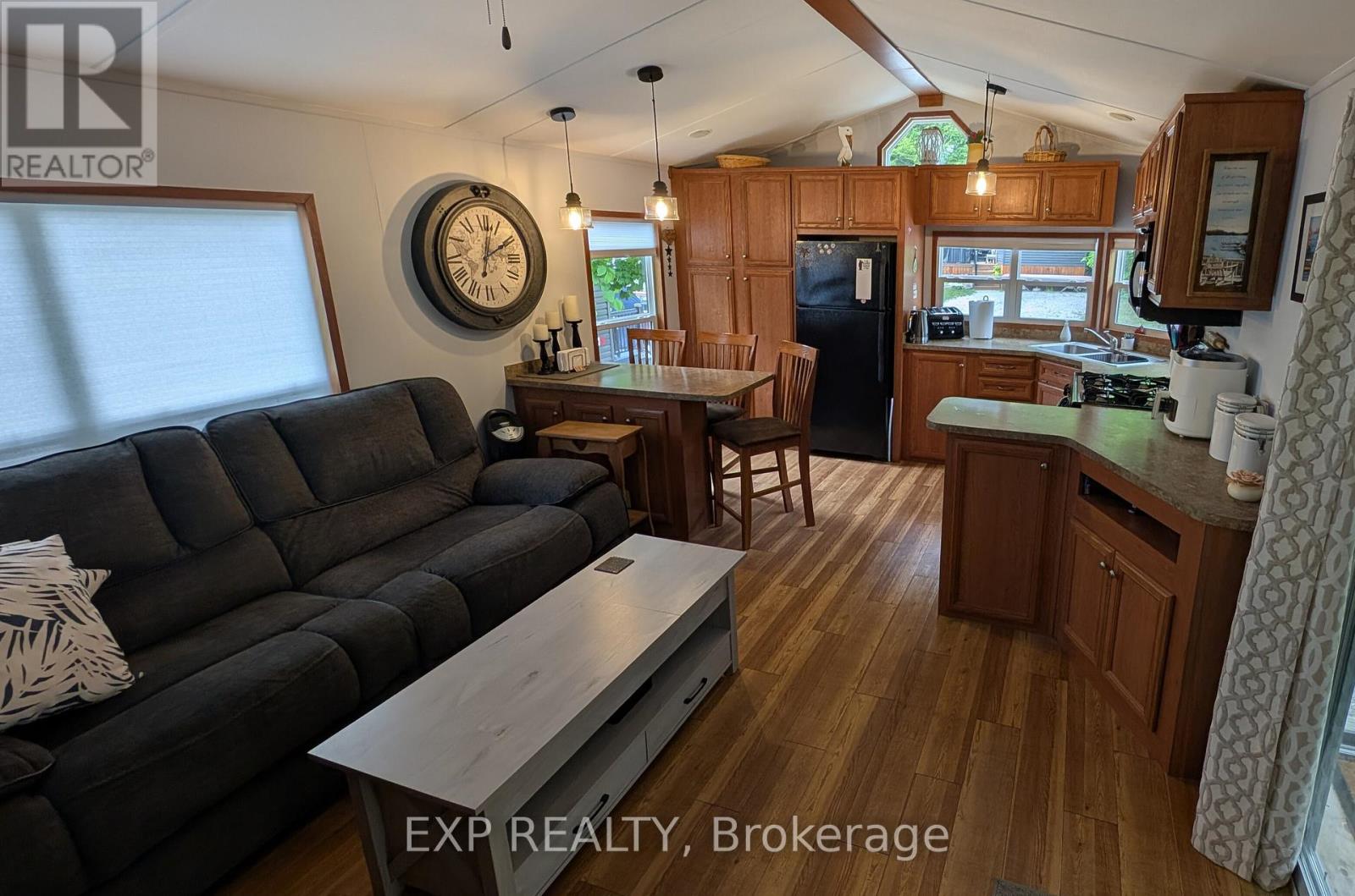 1082 Shamrock Marina Road, Gravenhurst, Ontario  P0E 1N0 - Photo 6 - X12912534