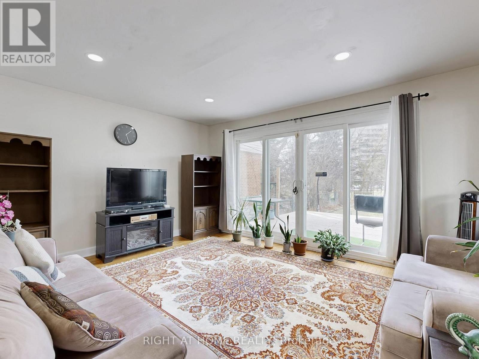 46 Glenshephard Drive, Toronto, Ontario  M1K 4N3 - Photo 11 - E12875172