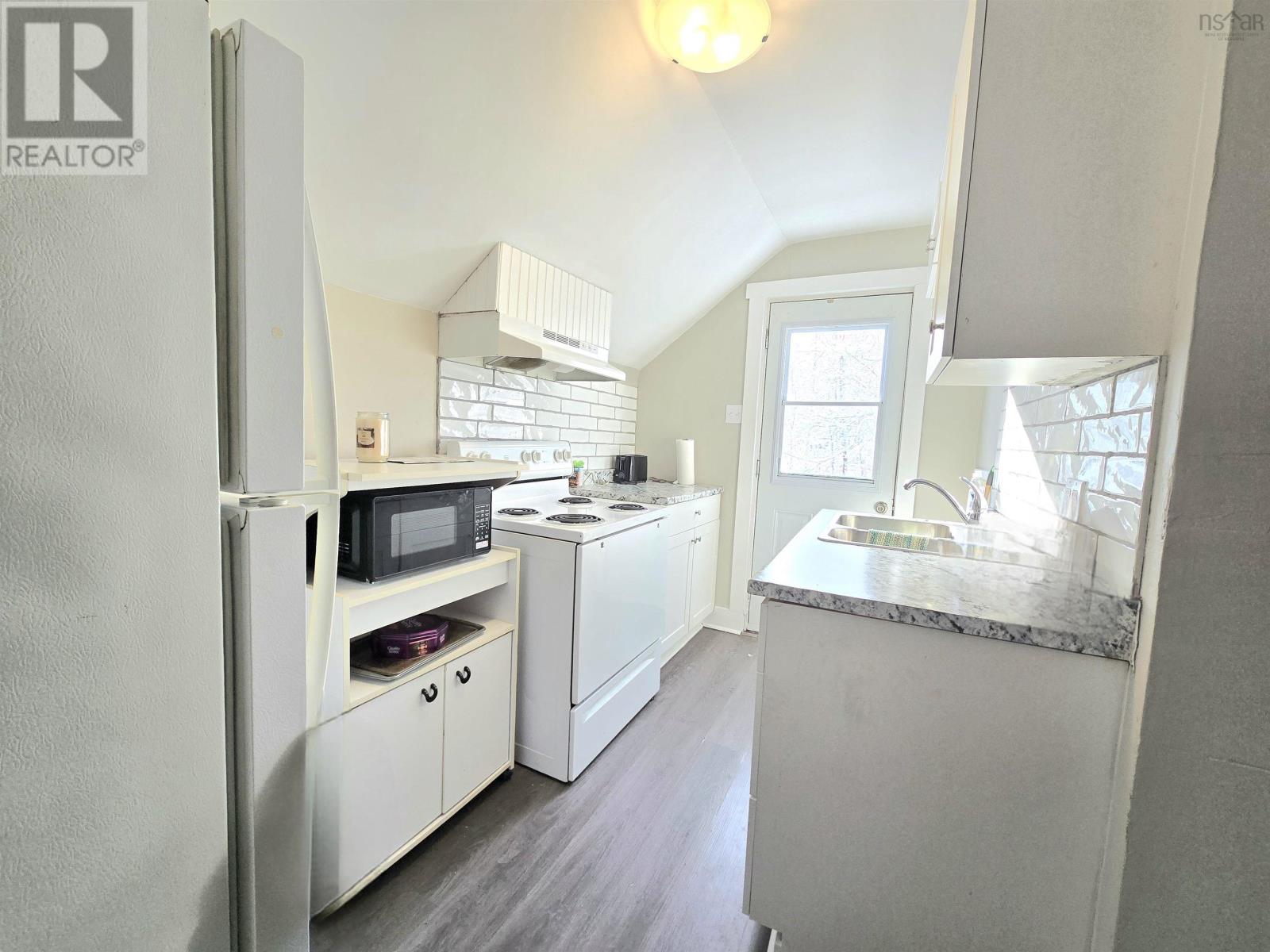 211 Forbes Street, New Glasgow, Nova Scotia  B2H 4P2 - Photo 2 - 202601445