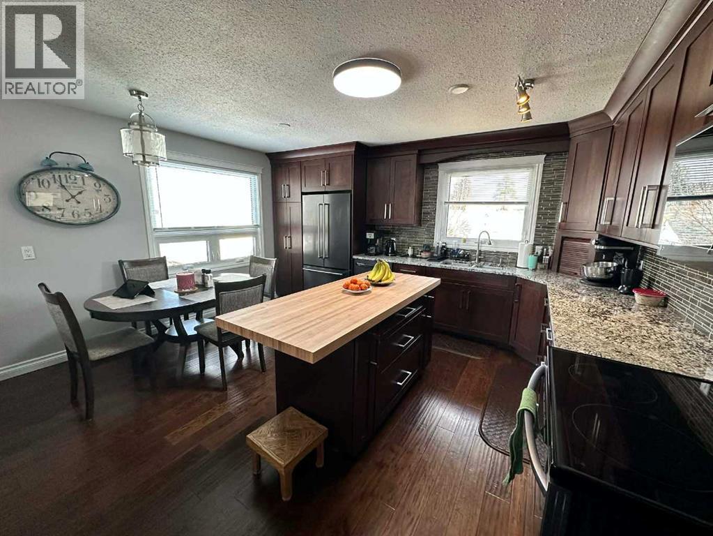 3641 44 Street, Ponoka, Alberta  T4J 1A6 - Photo 3 - A2295348