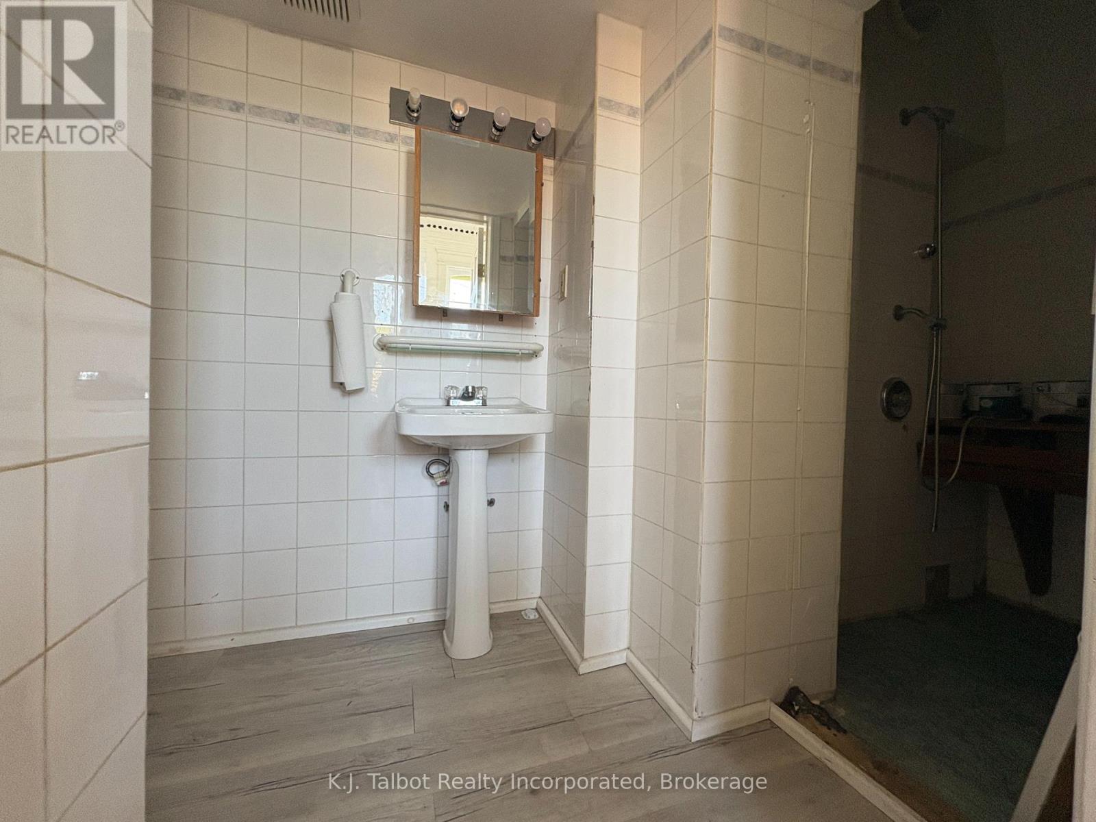 79 Albert Street, Central Huron, Ontario  N0M 1L0 - Photo 11 - X12459832