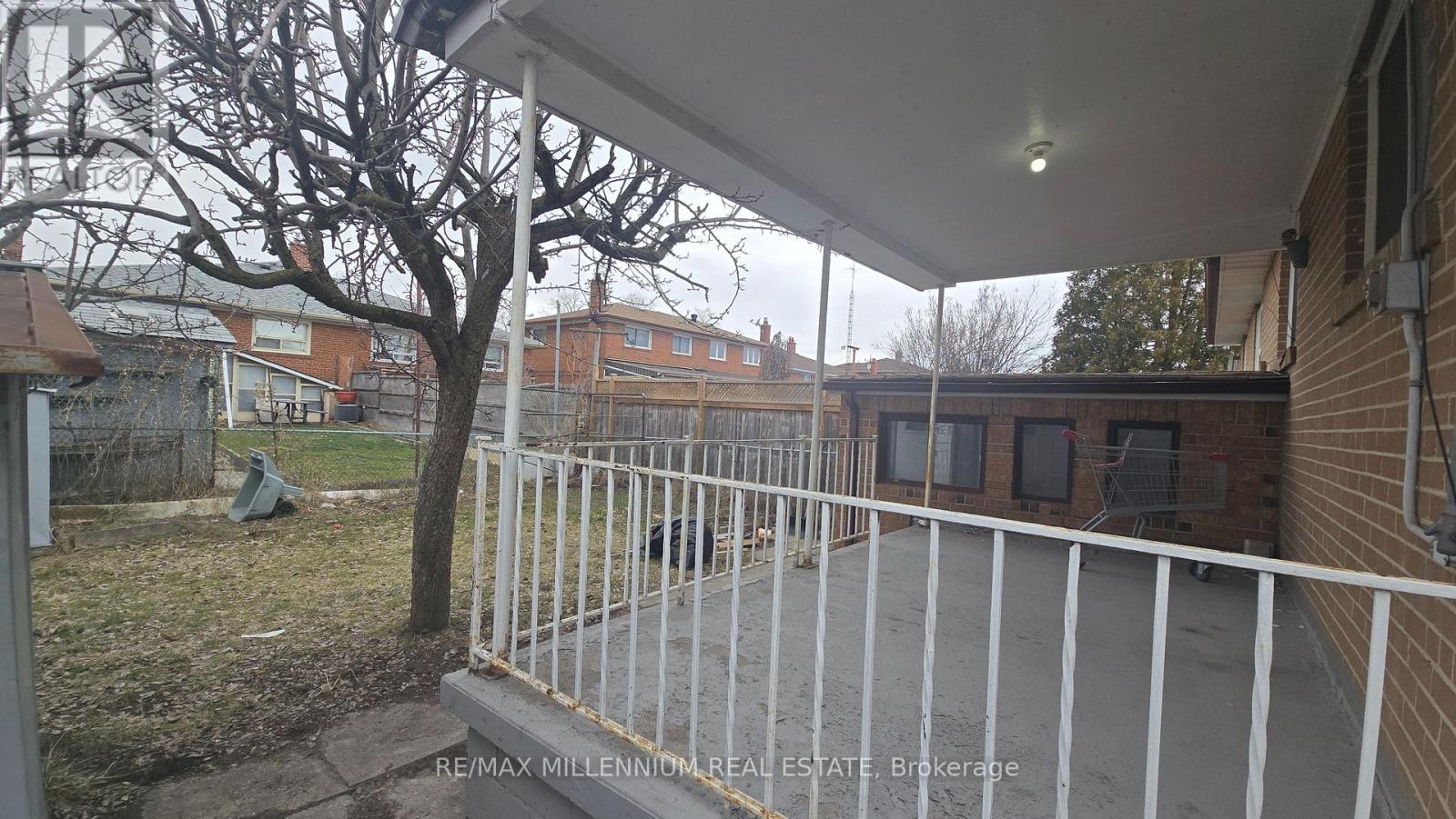 120 Duncanwoods Drive, Toronto, Ontario  M9L 2E1 - Photo 37 - W12769296