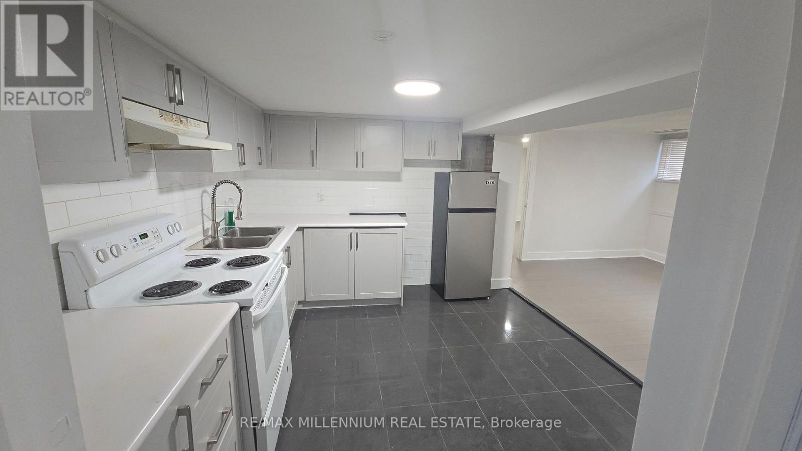 120 Duncanwoods Drive, Toronto, Ontario  M9L 2E1 - Photo 31 - W12769296