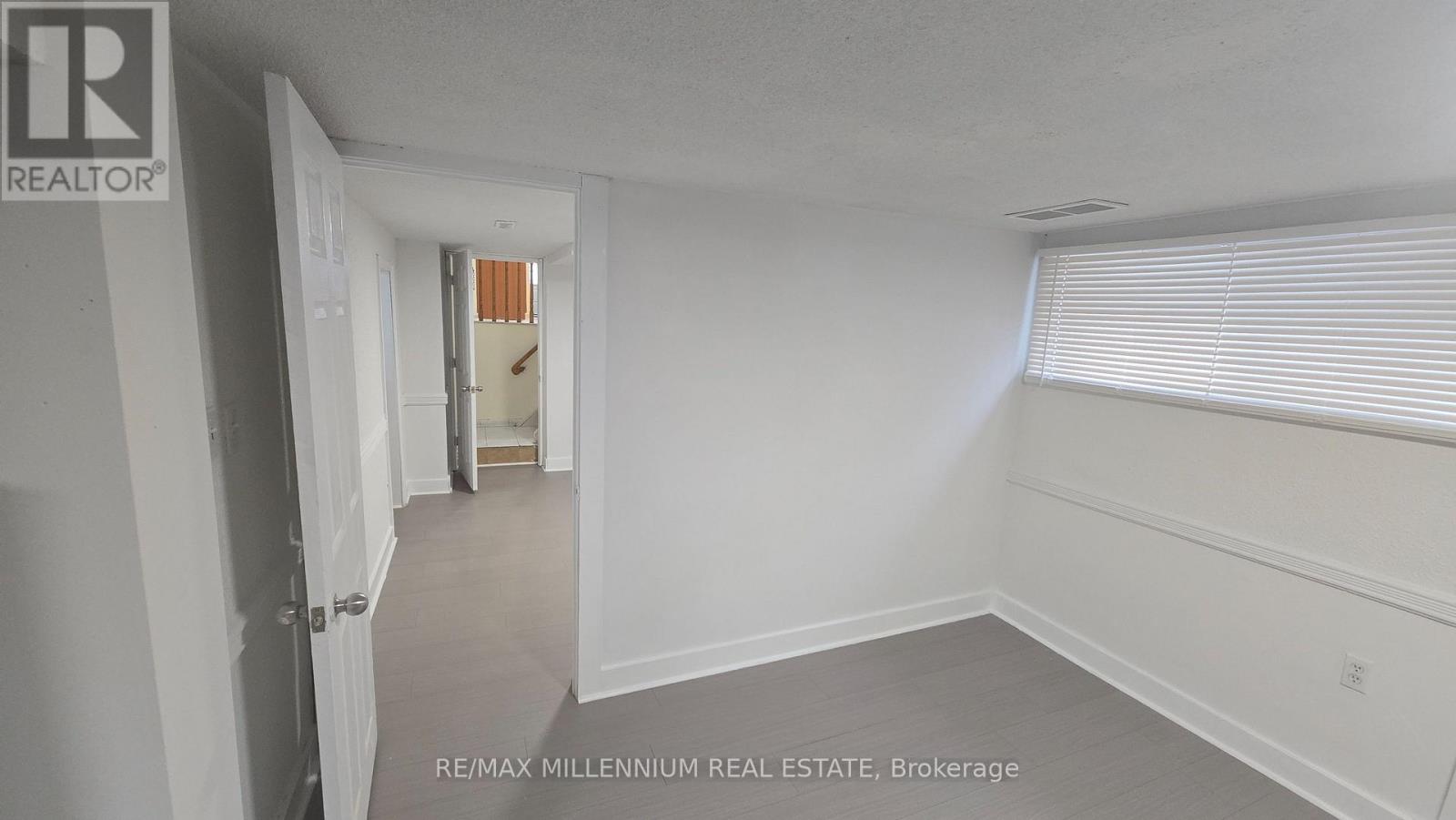 120 Duncanwoods Drive, Toronto, Ontario  M9L 2E1 - Photo 28 - W12769296