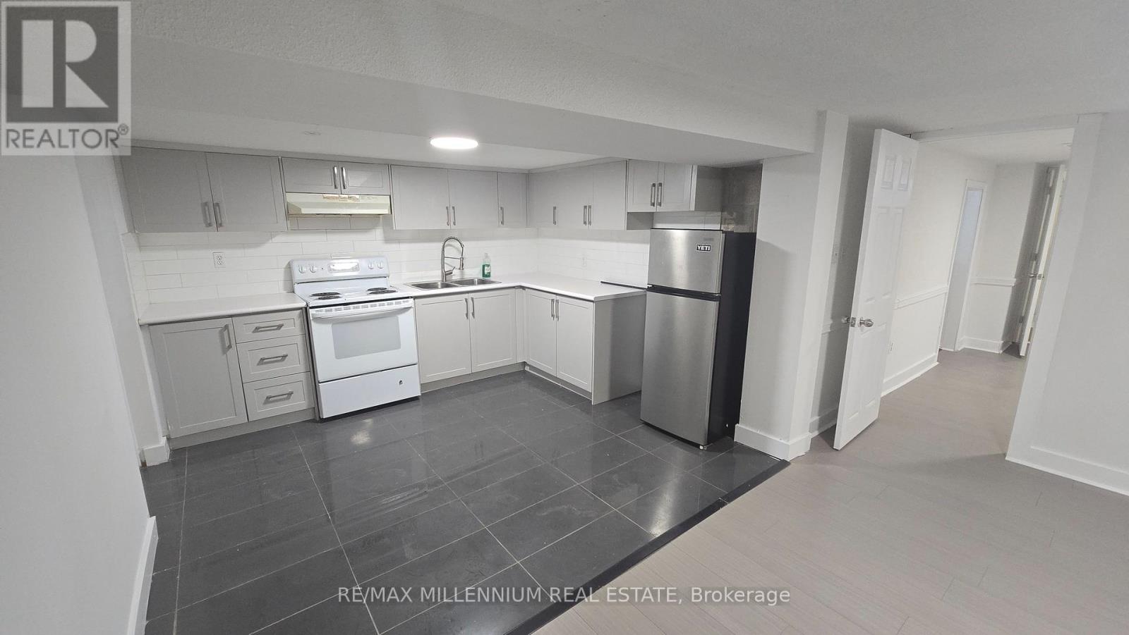 120 Duncanwoods Drive, Toronto, Ontario  M9L 2E1 - Photo 33 - W12769296