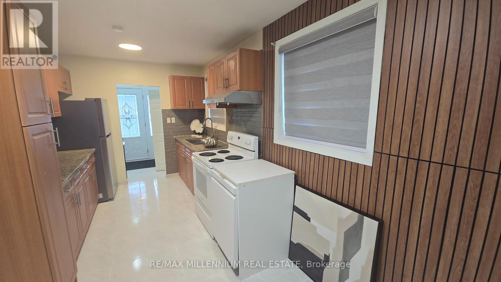 120 Duncanwoods Drive, Toronto, Ontario  M9L 2E1 - Photo 13 - W12769296