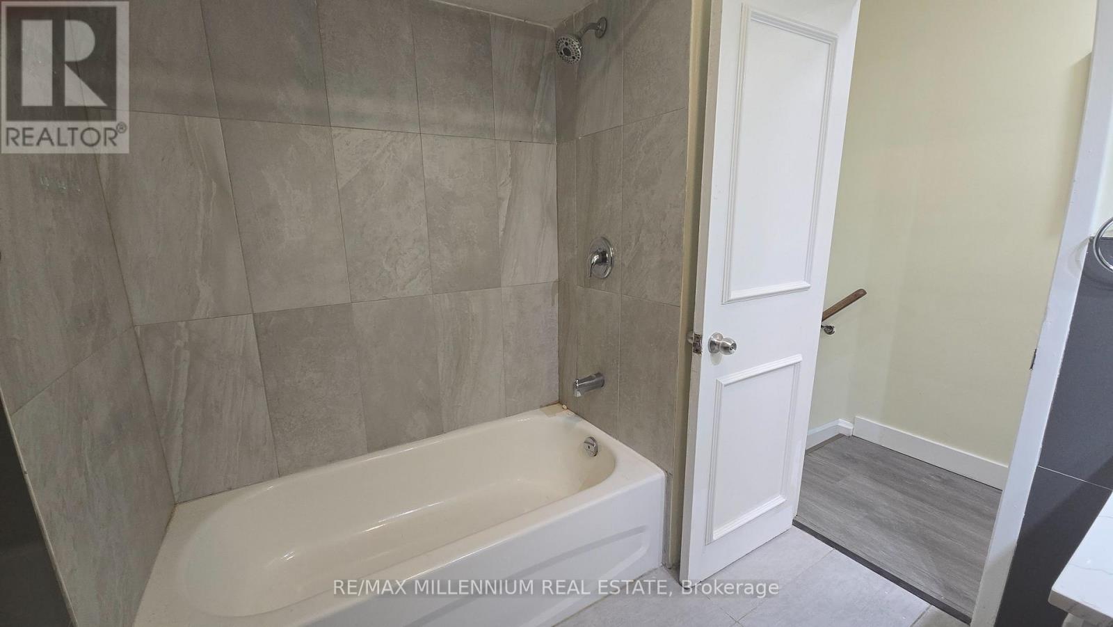 120 Duncanwoods Drive, Toronto, Ontario  M9L 2E1 - Photo 17 - W12769296