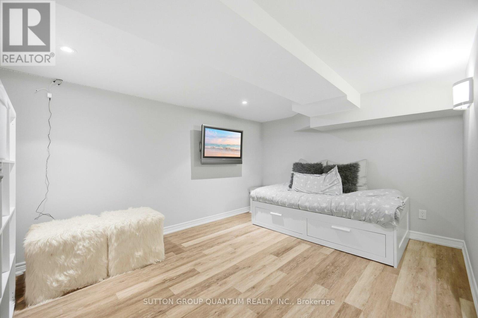 133 Mineola Road E, Mississauga, Ontario  L5G 2E7 - Photo 37 - W12783284