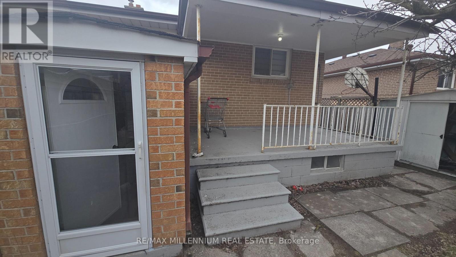 120 Duncanwoods Drive, Toronto, Ontario  M9L 2E1 - Photo 35 - W12769296